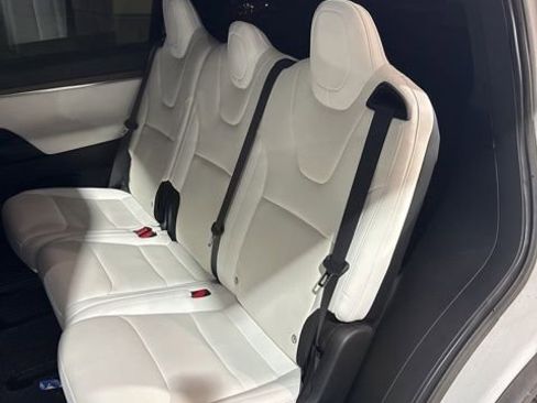 Used 2022 Tesla Model X image 6