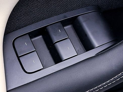 Used 2021 Tesla Model S Plaid image 17