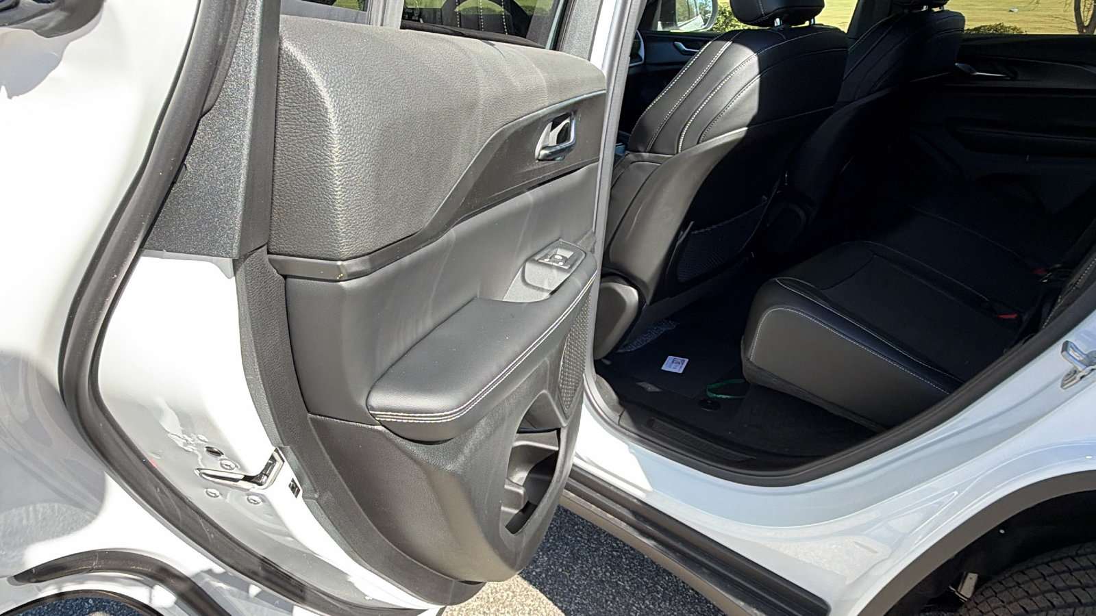New 2027 Jeep Grand Cherokee Laredo X AWD/4WD image 19