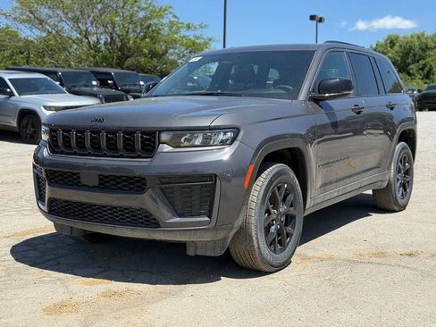 New 2026 Jeep Grand Cherokee Altitude AWD/4WD image 2