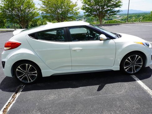Used 2016 Hyundai Veloster Turbo FWD image 24