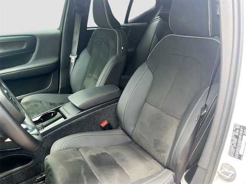 Used 2023 Volvo XC40 Recharge Ultimate image 22