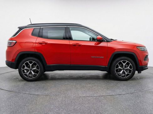 Used 2025 Jeep Compass Limited image 11