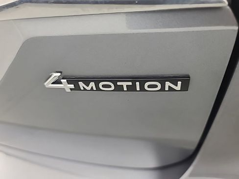 Used 2025 Volkswagen Atlas SE image 11