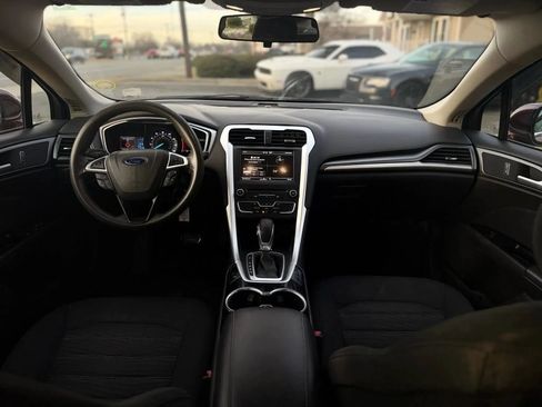 Used 2016 Ford Fusion SE FWD image 13