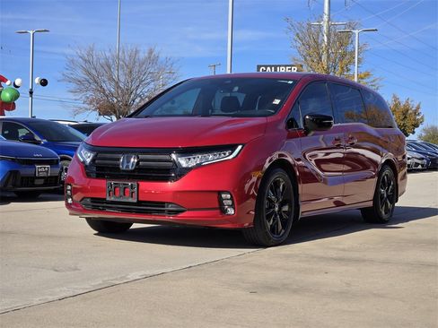 Used 2023 Honda Odyssey Sport image 2