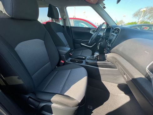 Used 2025 Kia Soul LX w/ LX Technology Package image 34