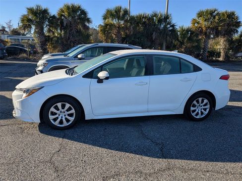 Used 2025 Toyota Corolla LE image 4