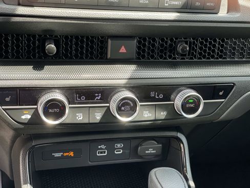 Certified 2025 Honda CR-V EX image 8