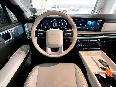 Used 2025 Hyundai Santa Fe Calligraphy image 5