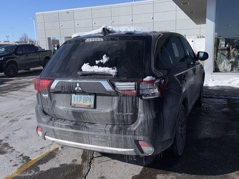 Used 2018 Mitsubishi Outlander ES image 2