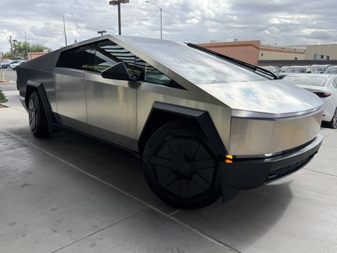 Used 2024 Tesla Cybertruck AWD Crew Cab image 6