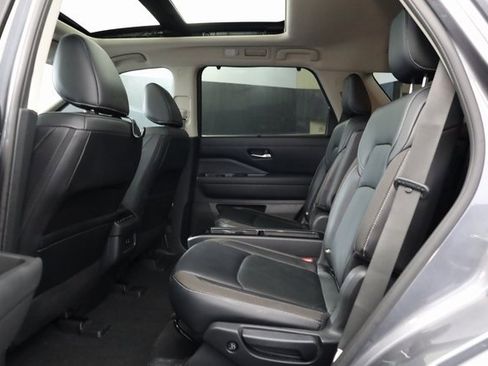 Used 2023 Nissan Pathfinder SL w/ SL Premium Package image 24