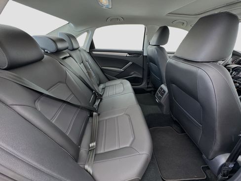 Used 2022 Volkswagen Passat 2.0T SE image 19