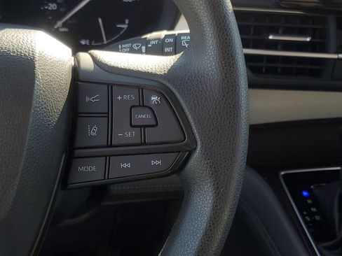 Used 2023 Toyota Sienna LE image 17