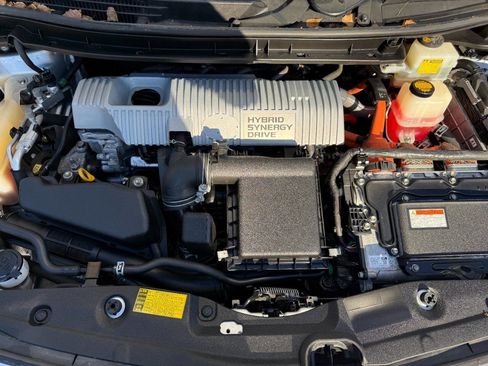 Used 2013 Toyota Prius Two image 12