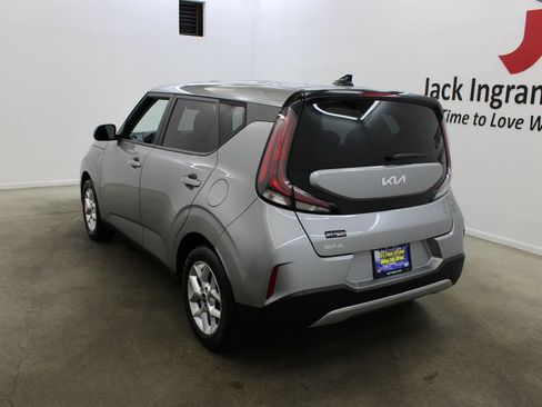 Used 2024 Kia Soul LX w/ Option Group 015 FWD image 3