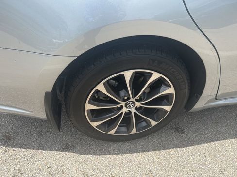 Used 2018 Toyota Avalon XLE Premium FWD image 11