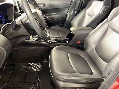 Used 2022 Toyota Corolla Cross XLE w/ Convenience Package image 22