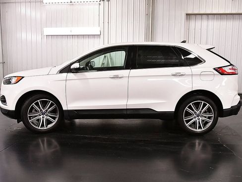 Used 2022 Ford Edge Titanium image 4