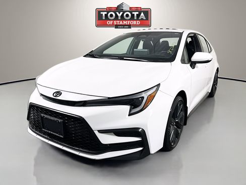Certified 2025 Toyota Corolla SE w/ SE Premium Package image 3