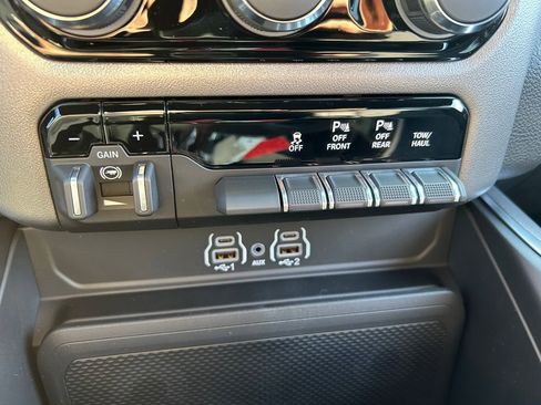 New 2026 RAM 1500 4x4 Crew Cab image 16