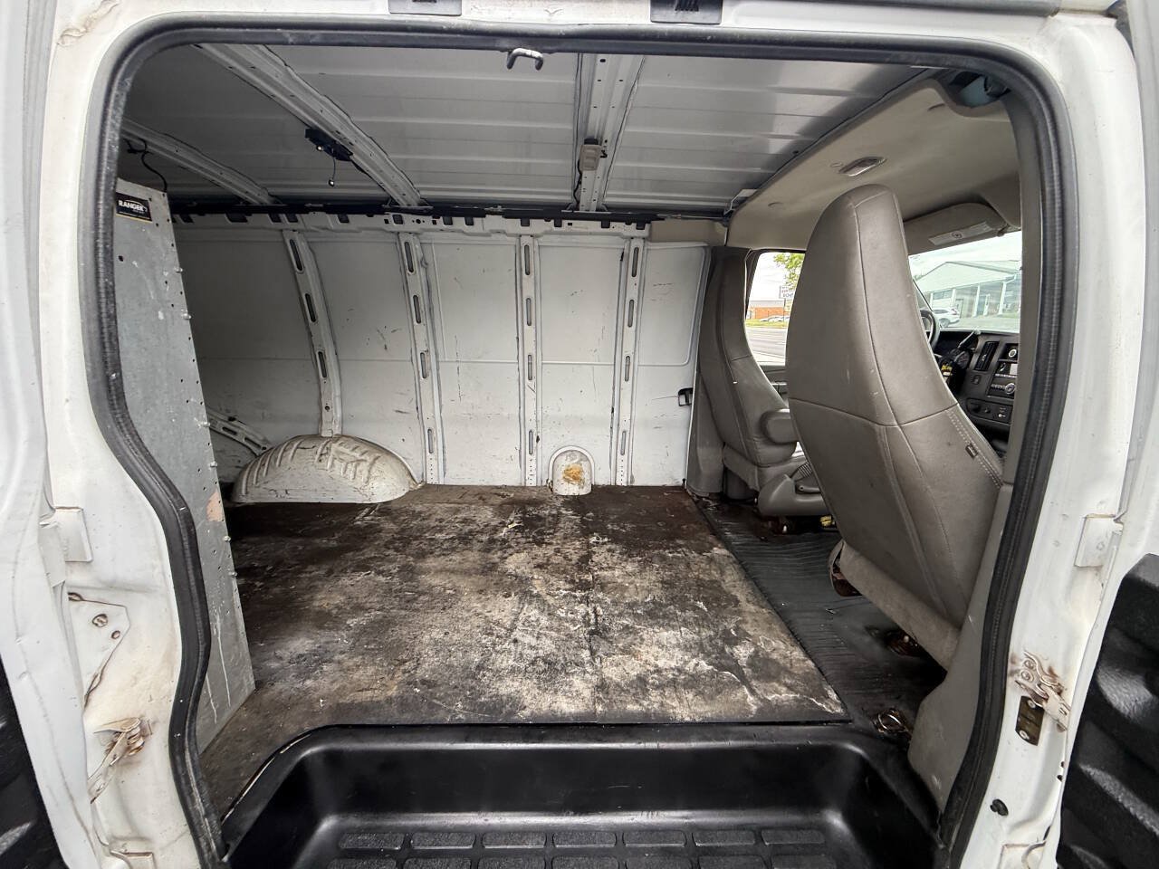 Used 2017 Chevrolet Express 2500 RWD image 12