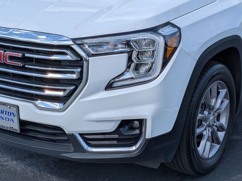 Used 2024 GMC Terrain SLT AWD/4WD image 9