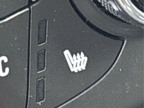 Used 2023 Chevrolet Traverse LT image 18