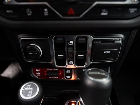 Used 2024 Jeep Gladiator Rubicon w/ Convenience Group image 18