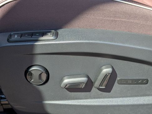 Used 2025 Volkswagen ID. Buzz Pro S Plus image 16