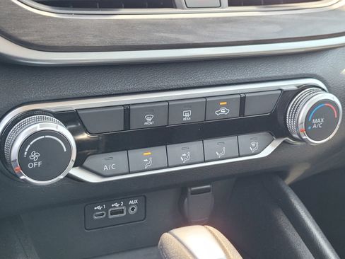 Used 2025 Nissan Altima 2.5 SV FWD image 19