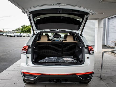 New 2026 Volkswagen Atlas Cross Sport SE image 16