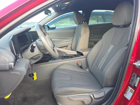 Used 2025 Hyundai Elantra Sport FWD image 3