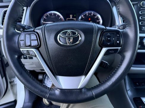 Used 2014 Toyota Highlander Limited w/ Driver Technology Package image 38