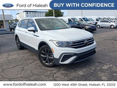 Used 2022 Volkswagen Tiguan SE FWD image 1