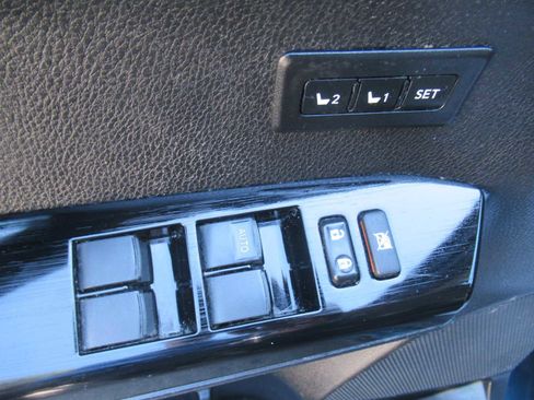 Used 2017 Toyota RAV4 Limited image 19