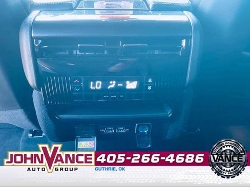 Used 2024 Jeep Wagoneer 4WD image 19