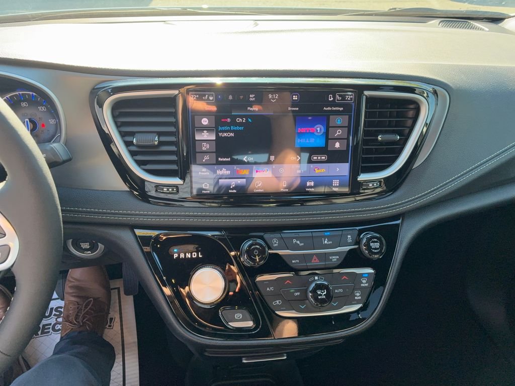 New 2027 Chrysler Pacifica Select FWD image 13