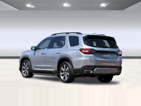 Certified 2023 Honda Pilot Elite image 3
