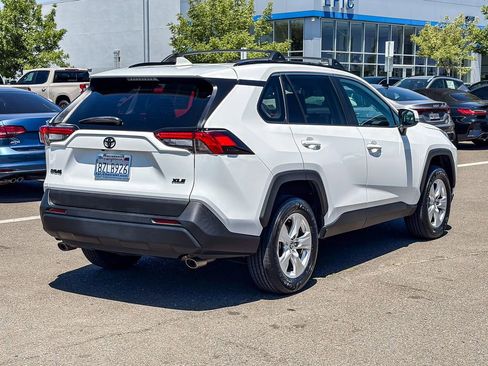 Used 2021 Toyota RAV4 XLE FWD image 4