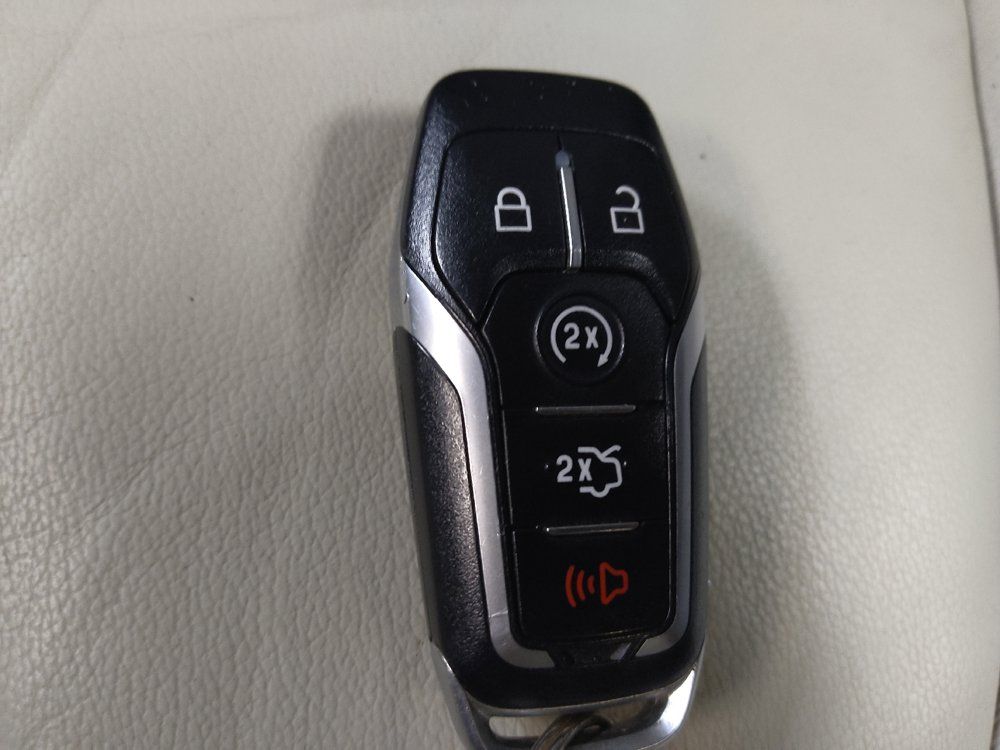 Used 2016 Ford Edge Titanium w/ Technology Package FWD image 32