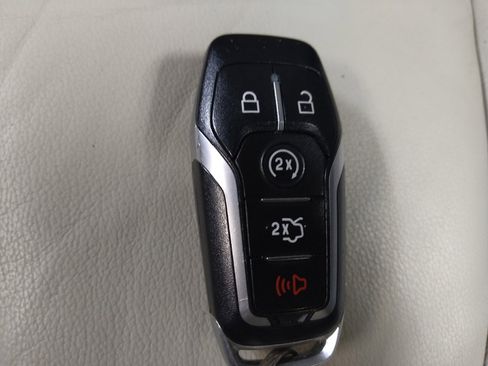Used 2016 Ford Edge Titanium w/ Technology Package FWD image 32