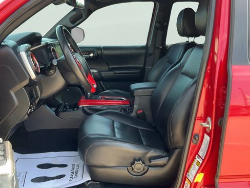 Used 2019 Toyota Tacoma Limited RWD image 19