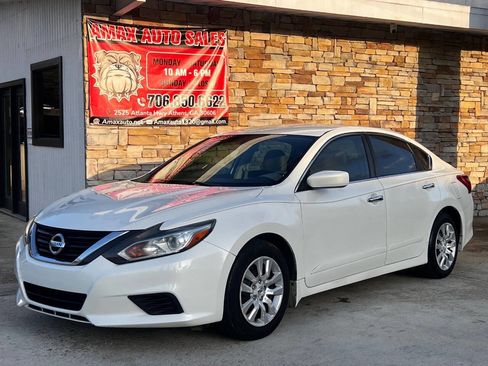 Used 2017 Nissan Altima 2.5 S w/ Power Driver Seat Package image 2