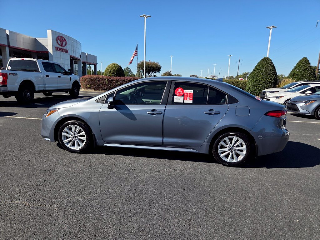 New 2027 Toyota Corolla LE w/ LE Premium Package FWD image 4