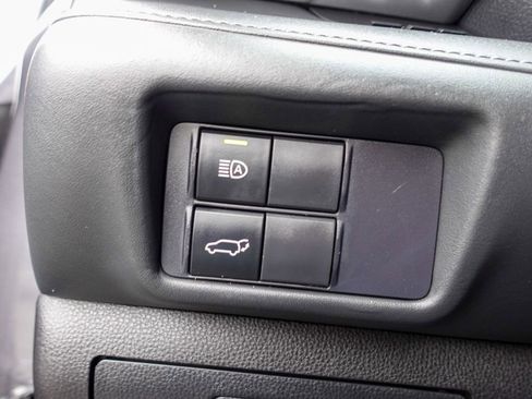 Used 2021 Toyota Highlander XLE image 17