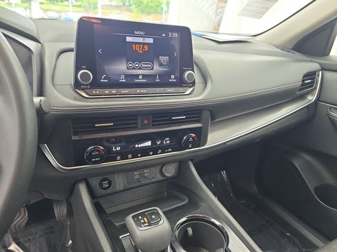 Certified 2024 Nissan Rogue SV AWD/4WD image 20