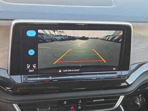 Used 2025 Volkswagen Atlas SE image 8