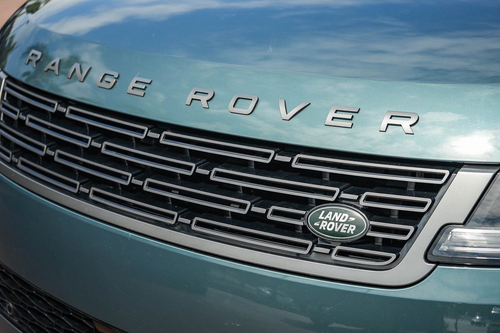 Certified 2025 Land Rover Range Rover Sport SE AWD/4WD image 10